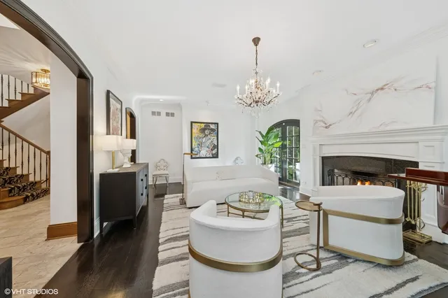 $2,100,000 | 580 Oak Street, Glen Ellyn, IL 60137