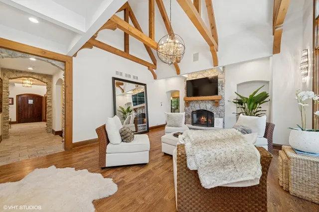 $2,100,000 | 580 Oak Street, Glen Ellyn, IL 60137