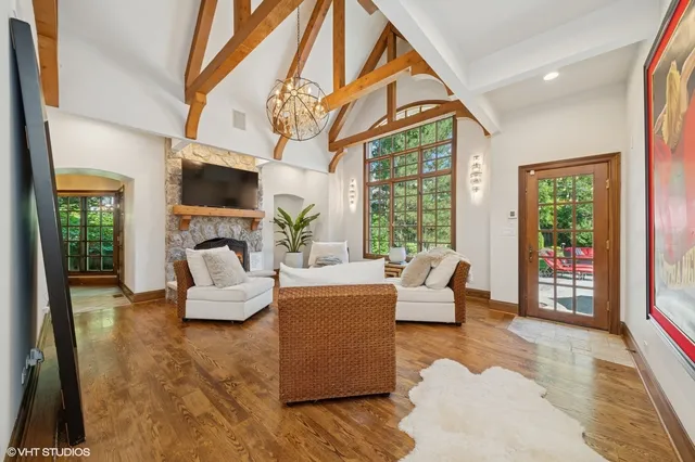 $2,100,000 | 580 Oak Street, Glen Ellyn, IL 60137