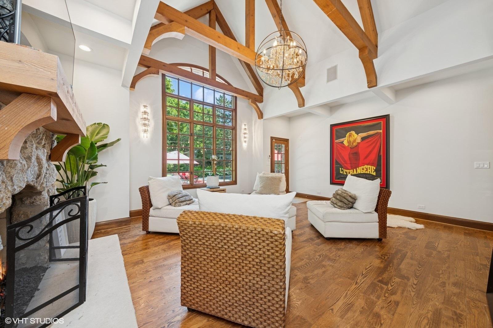 580 Oak Street Glen Ellyn, IL 60137 - Photo 20 of 93 a living room with furniture a rug potted plant and a large window