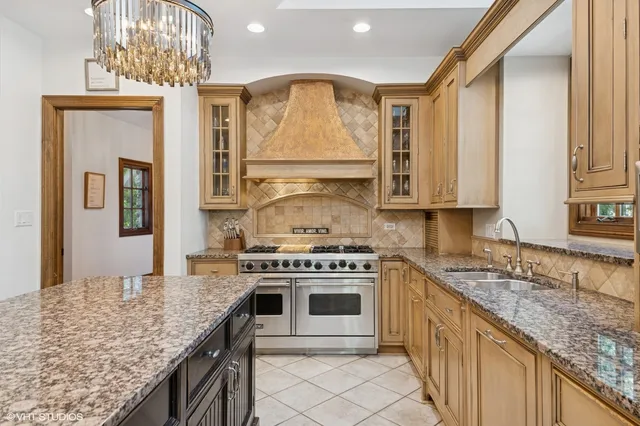 $2,100,000 | 580 Oak Street, Glen Ellyn, IL 60137