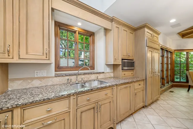 $2,100,000 | 580 Oak Street, Glen Ellyn, IL 60137