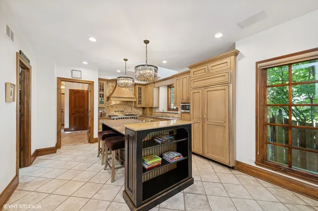 $2,100,000 | 580 Oak Street, Glen Ellyn, IL 60137