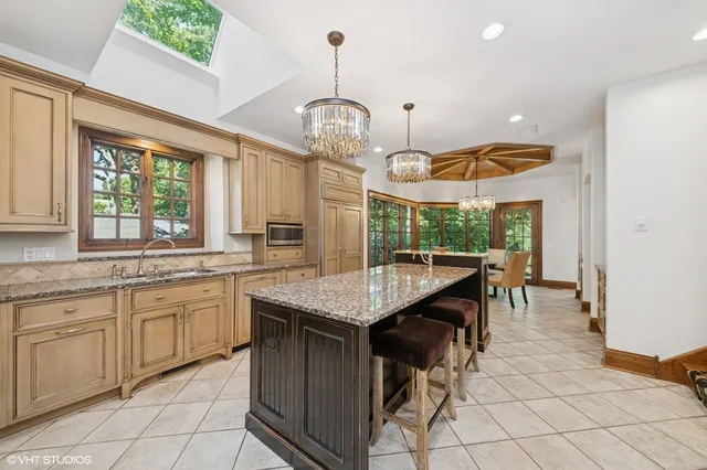 $2,100,000 | 580 Oak Street, Glen Ellyn, IL 60137