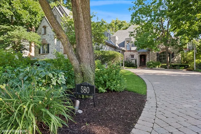 $2,100,000 | 580 Oak Street, Glen Ellyn, IL 60137