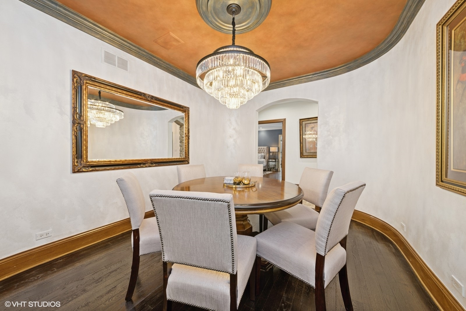580 Oak Street Glen Ellyn, IL 60137 - Photo 31 of 93 a view of a dining room with furniture window and wooden floor