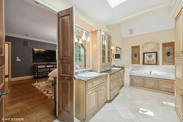 $2,100,000 | 580 Oak Street, Glen Ellyn, IL 60137