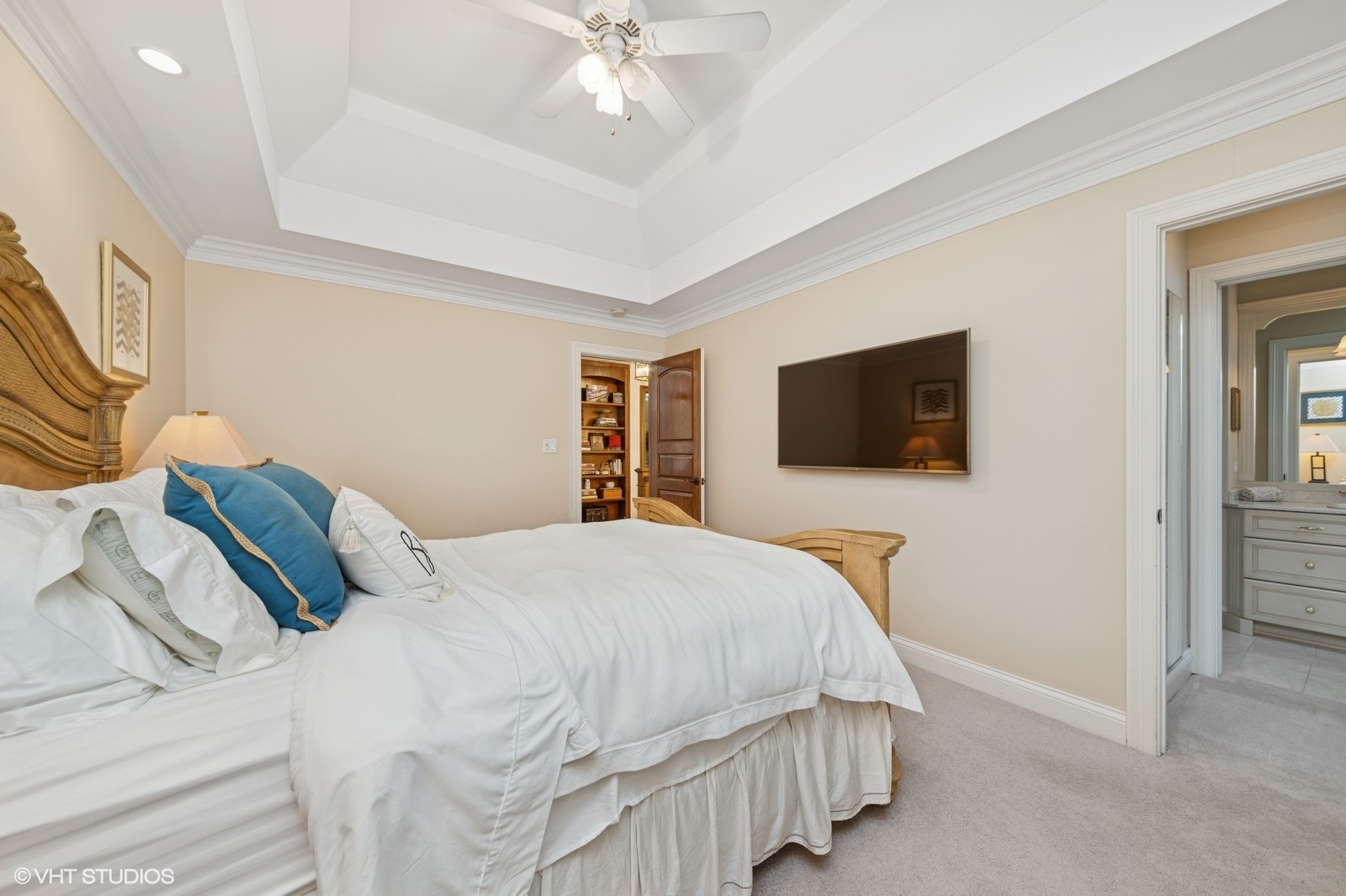 580 Oak Street Glen Ellyn, IL 60137 - Photo 46 of 93 a bedroom with a bed and a flat screen tv