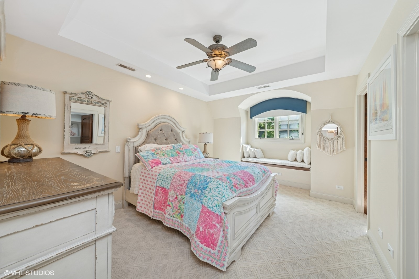 580 Oak Street Glen Ellyn, IL 60137 - Photo 49 of 93 a bedroom with a bed and a dresser
