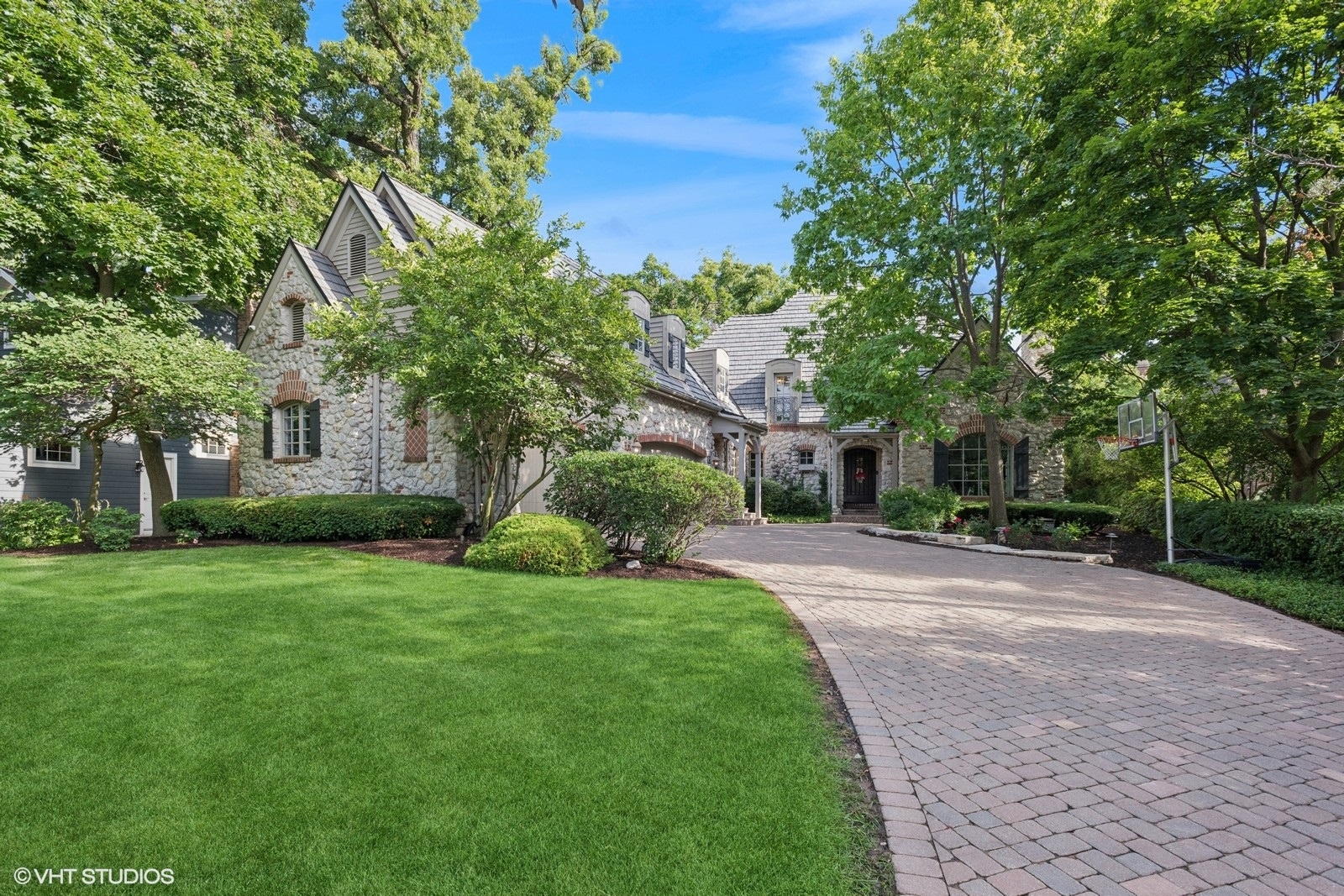 580 Oak Street Glen Ellyn, IL 60137 - Photo 5 of 93 a view of a house with a yard and tree s