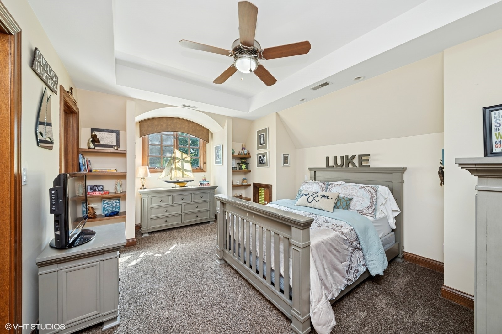 580 Oak Street Glen Ellyn, IL 60137 - Photo 53 of 93 a bedroom with a bed a couch and dresser