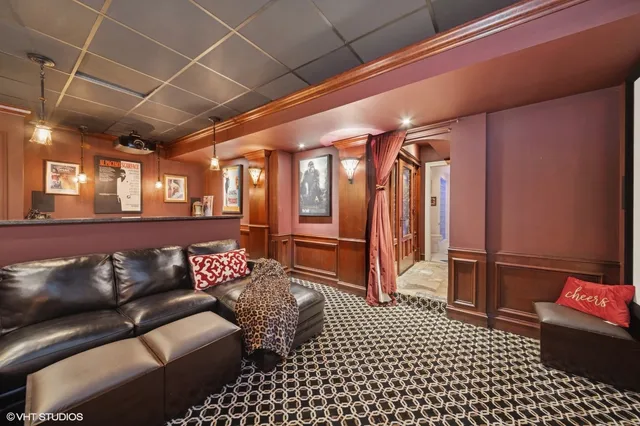 $2,100,000 | 580 Oak Street, Glen Ellyn, IL 60137