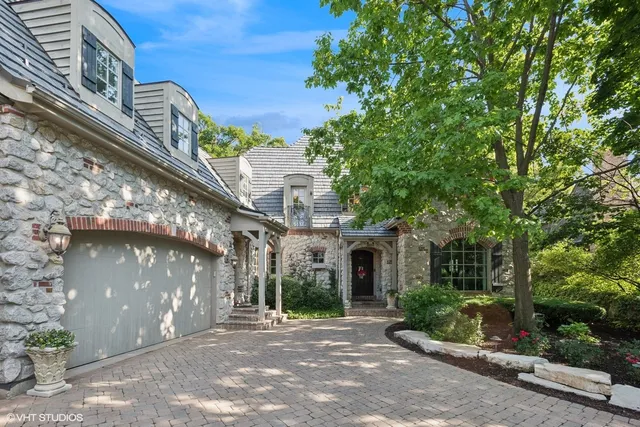 $2,100,000 | 580 Oak Street, Glen Ellyn, IL 60137