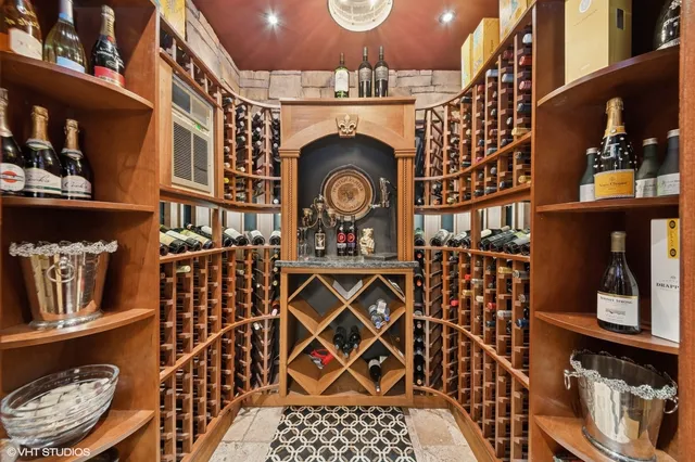 $2,100,000 | 580 Oak Street, Glen Ellyn, IL 60137