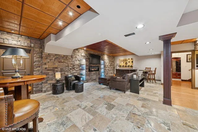 $2,100,000 | 580 Oak Street, Glen Ellyn, IL 60137