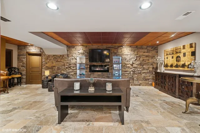 $2,100,000 | 580 Oak Street, Glen Ellyn, IL 60137