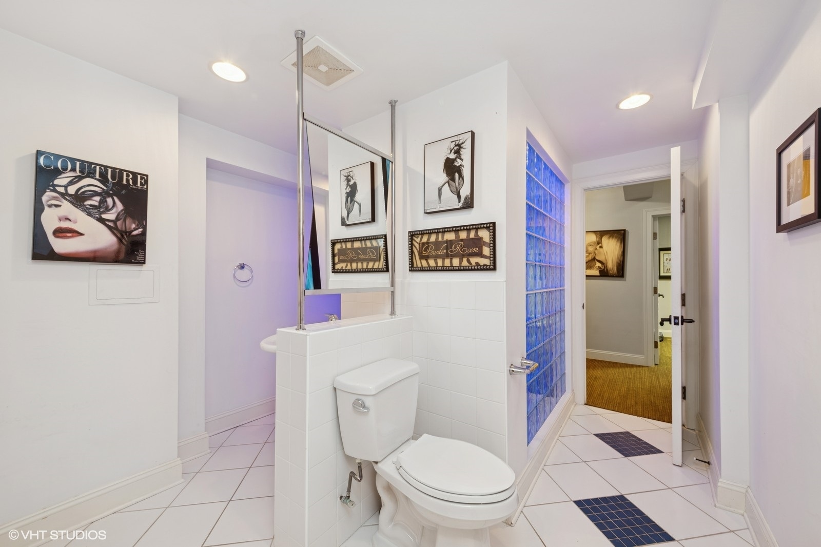 580 Oak Street Glen Ellyn, IL 60137 - Photo 67 of 93 a bathroom with a toilet and a shower