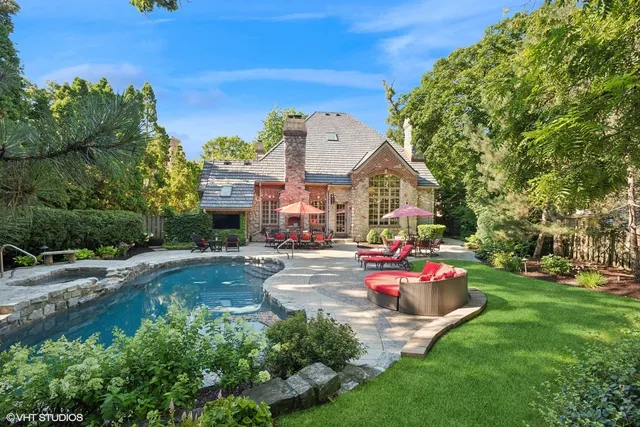 $2,100,000 | 580 Oak Street, Glen Ellyn, IL 60137