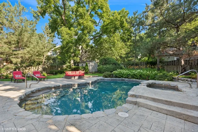 $2,100,000 | 580 Oak Street, Glen Ellyn, IL 60137