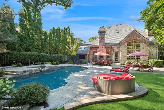 $2,100,000 | 580 Oak Street, Glen Ellyn, IL 60137