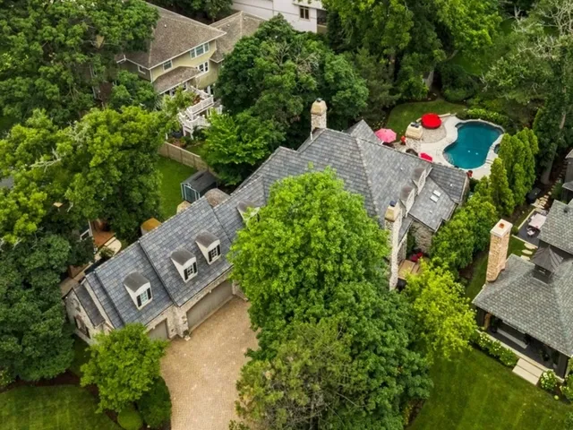$2,100,000 | 580 Oak Street, Glen Ellyn, IL 60137