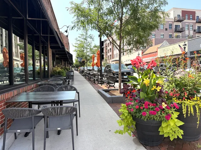 $2,100,000 | 580 Oak Street, Glen Ellyn, IL 60137