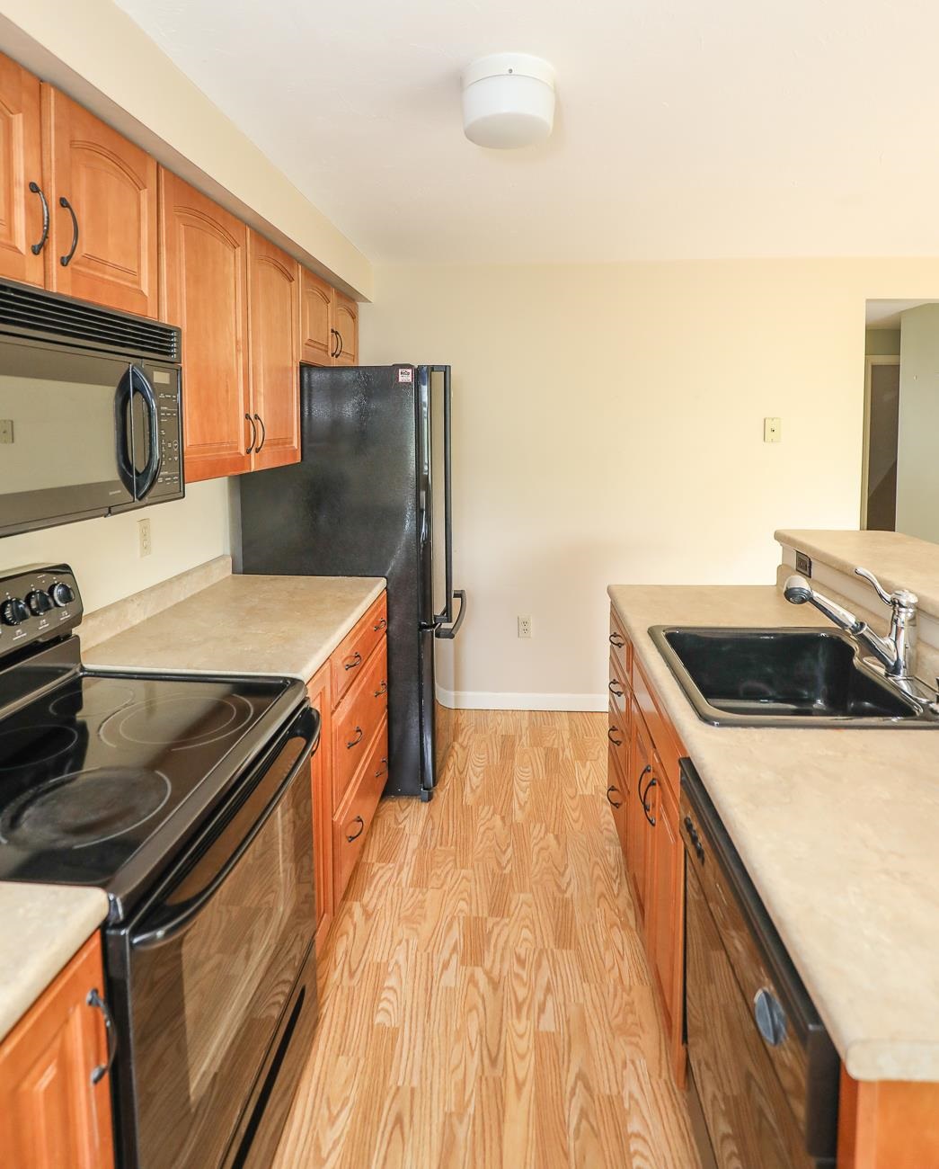 352 Circle Road, Unit K Manchester, NH 03103 - Photo 4 of 30