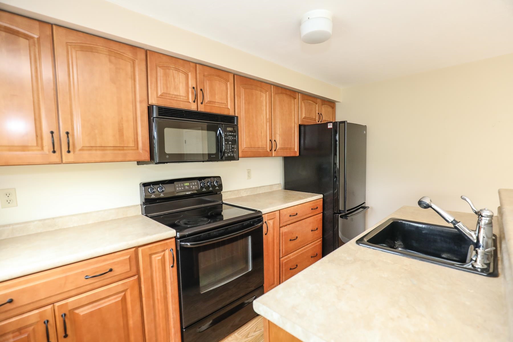 352 Circle Road, Unit K Manchester, NH 03103 - Photo 5 of 30