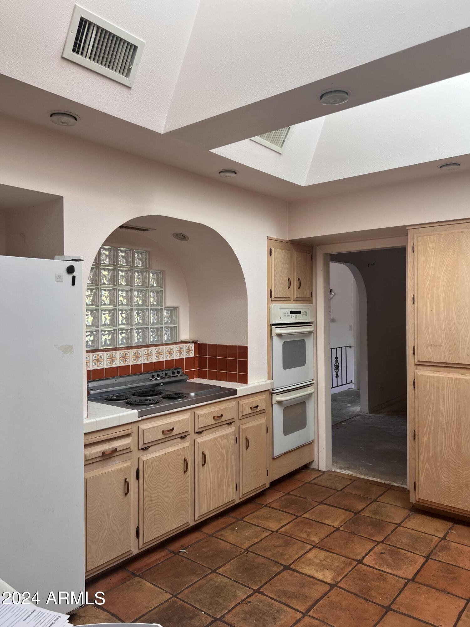 90 Tonto Road Sedona, AZ 86336 - Photo 12 of 21 Stove