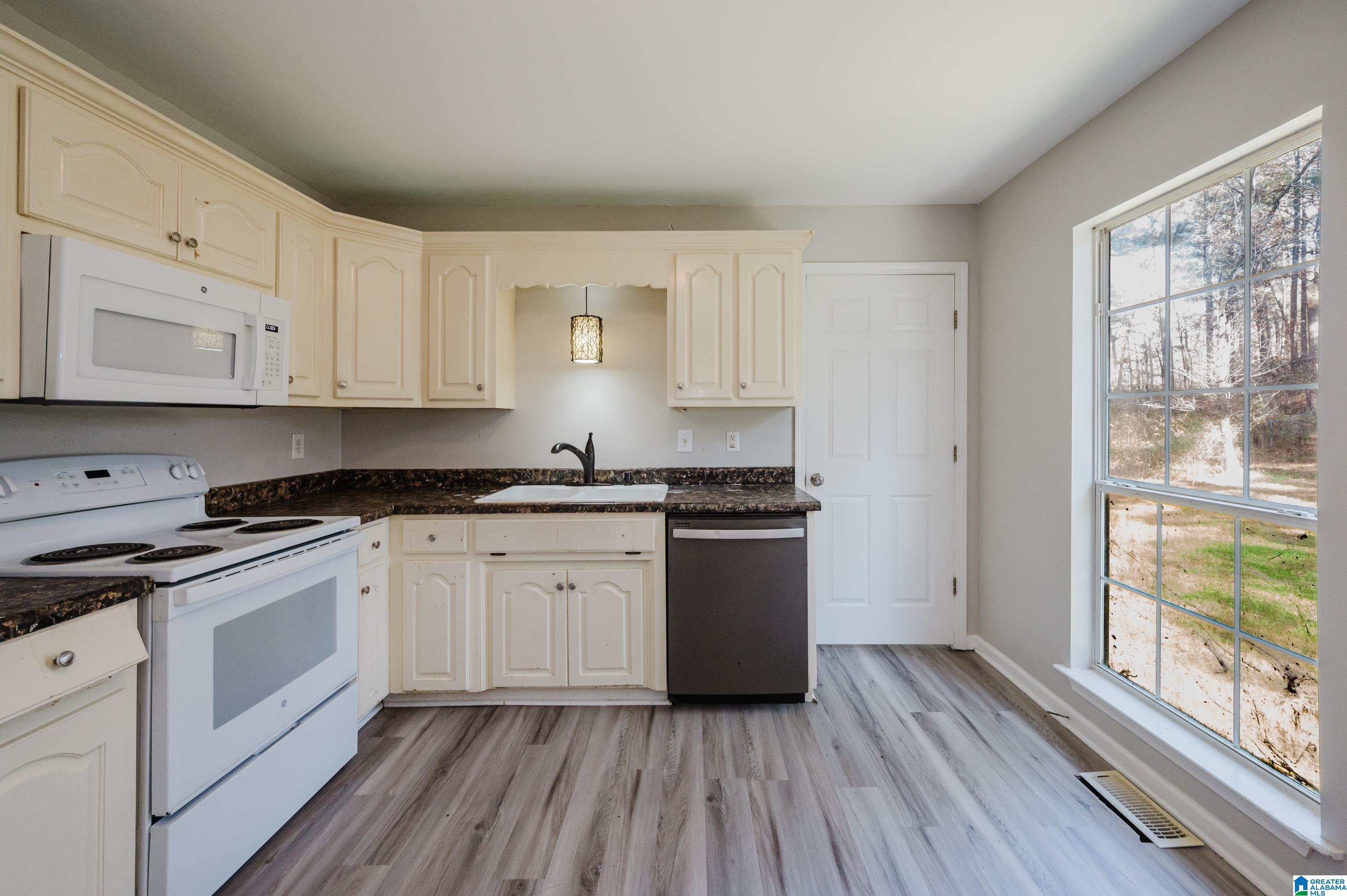 1402 Sardis Road Gardendale, AL 35071 - Photo 14 of 35