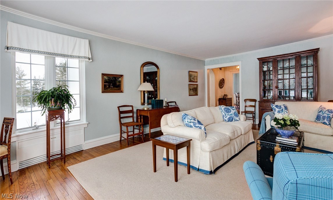 13753 County Line Road Novelty, OH 44072 - Photo 7 of 31 The living room provides multiple sitting areas.