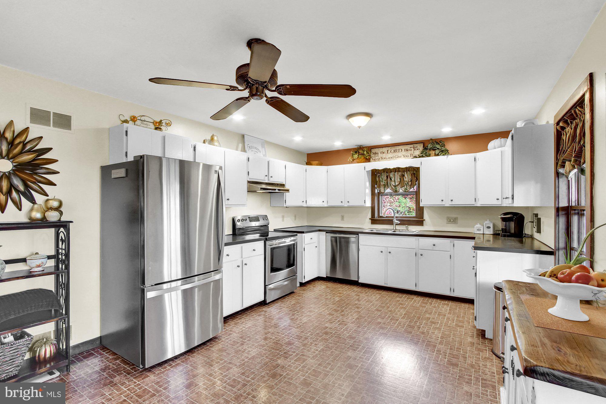 2726 Myers Road Spring Grove, PA 17362 - Photo 4 of 29