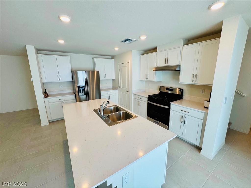 9249 Innot Avenue Las Vegas, NV 89148 - Photo 4 of 24 A well-equipped culinary space awaits with stainless steel appliances and a convenient kitchen island.