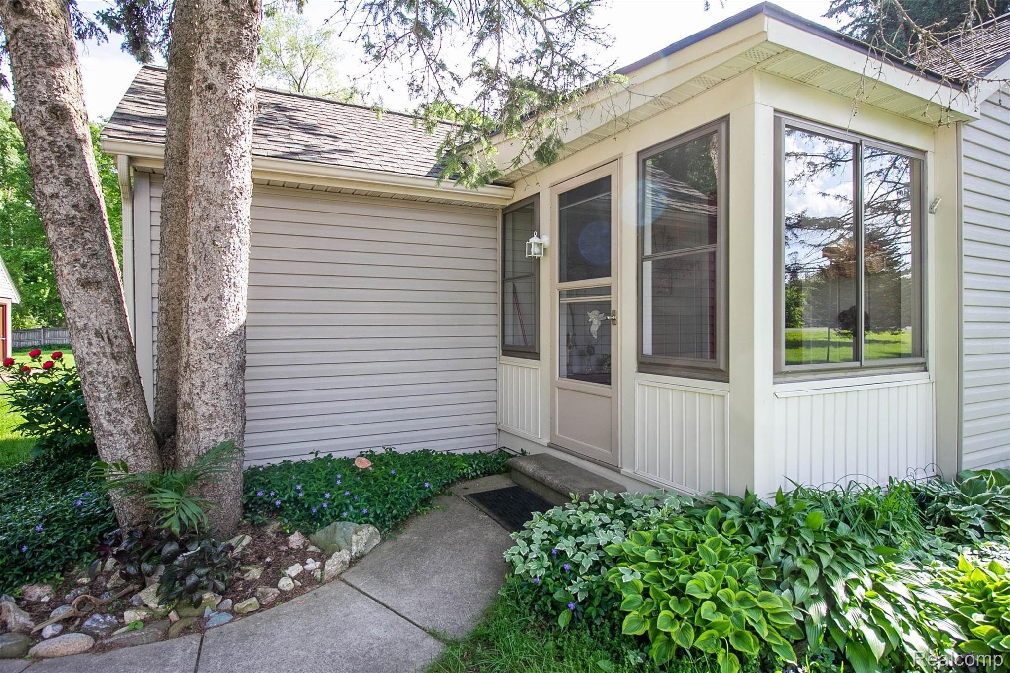 5190 7 Mile Road South Lyon, MI 48178 - Photo 2 of 38 2.jpg