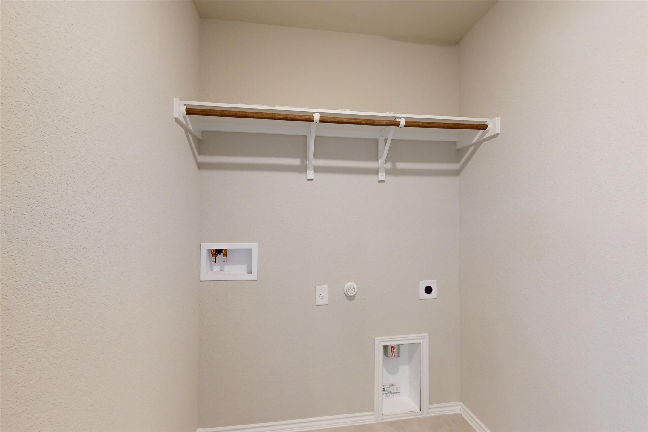 20009 Hirono Drive Manor, TX 78653 - Photo 34 of 39 a view of utility room