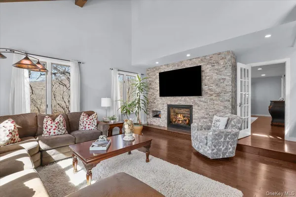 $1,395,000 | 9 Comanche Court, Katonah, NY 10536