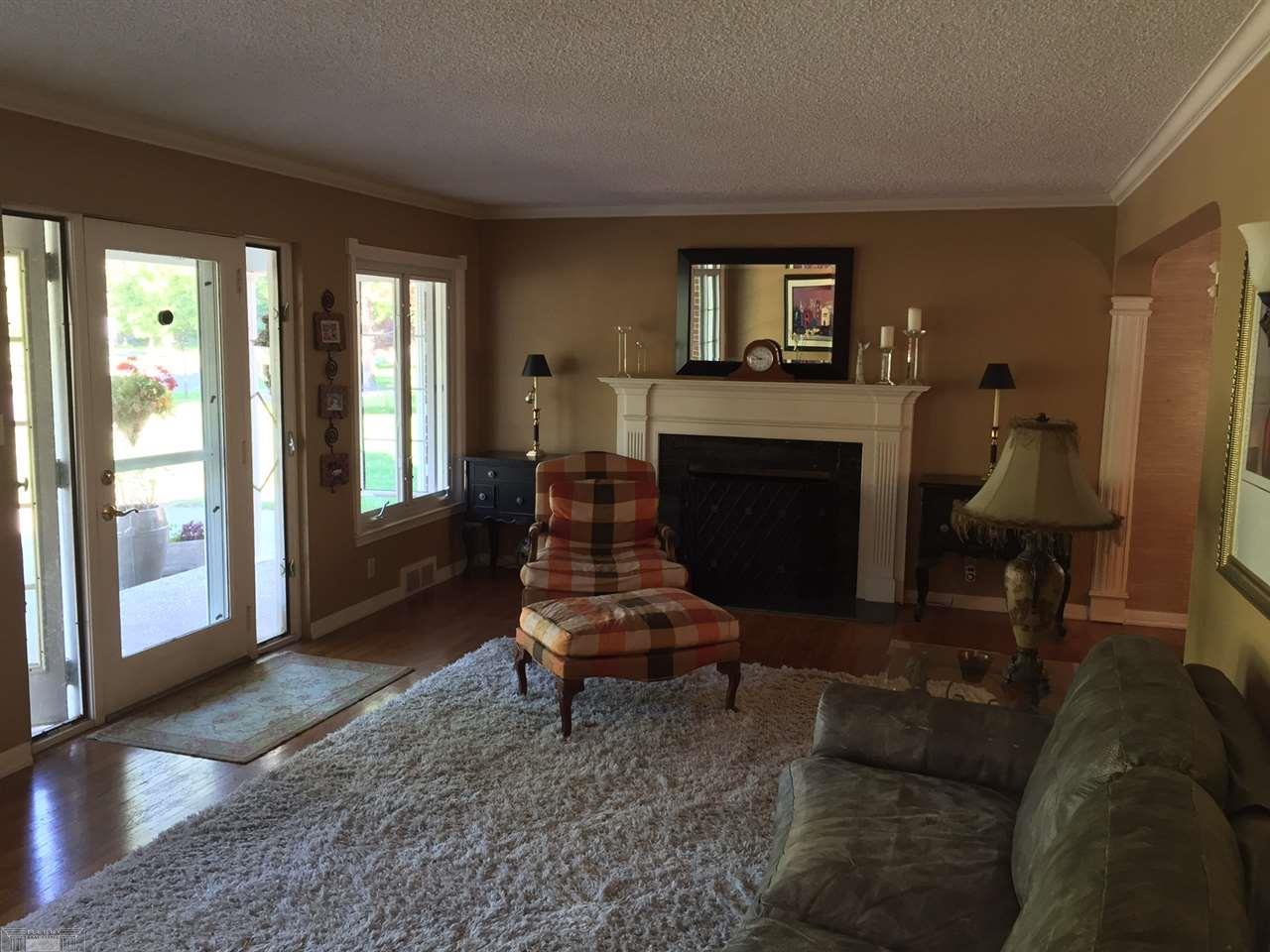1130 Fairholme Road Grosse Pointe, MI 48236 - Photo 7 of 15 31301176-6.JPG