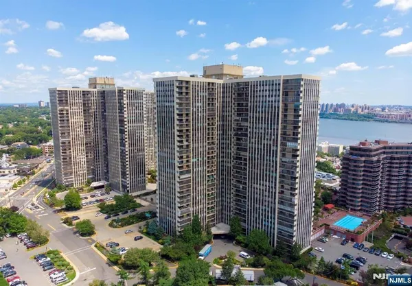 $429,000 | 200 Winston Drive, Unit 2016, Cliffside Park, NJ 07010
