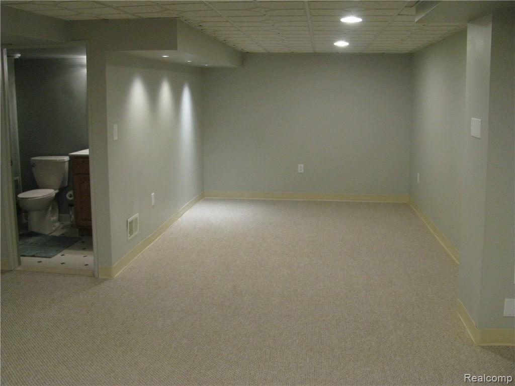 517 Tennyson Rochester, MI 48307 - Photo 40 of 54 1980-01-01 00.21