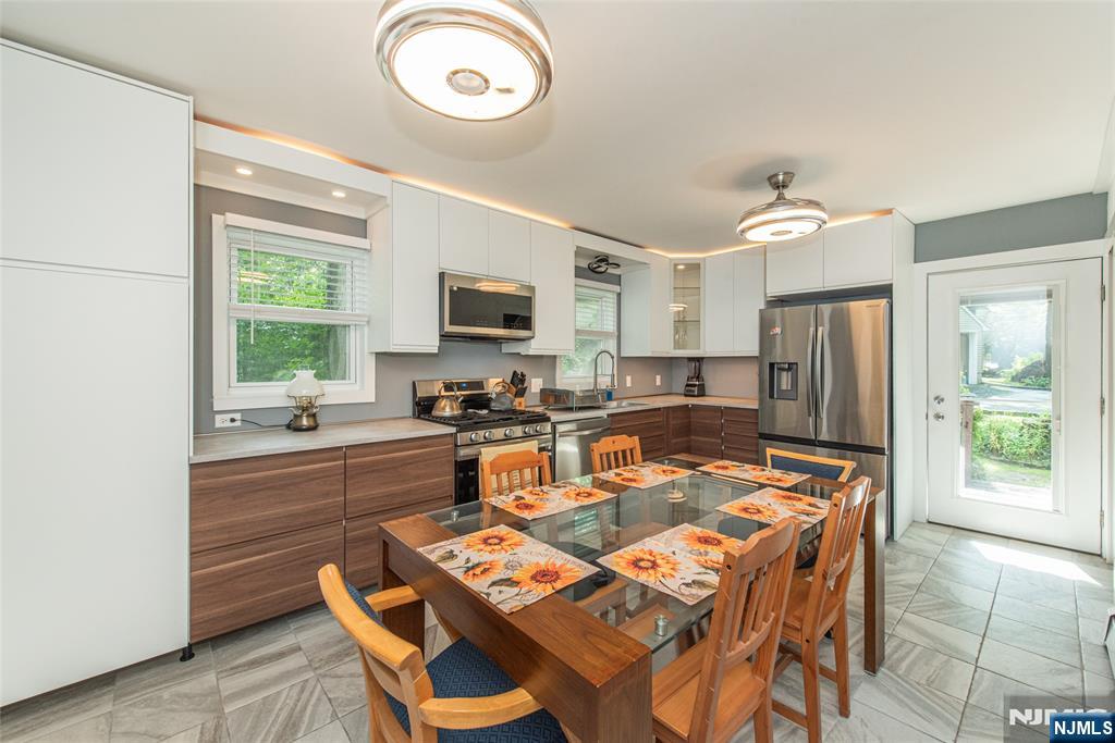 17 Highland Road Bloomingdale, NJ 07403 - Photo 7 of 36 Gallery Image 7