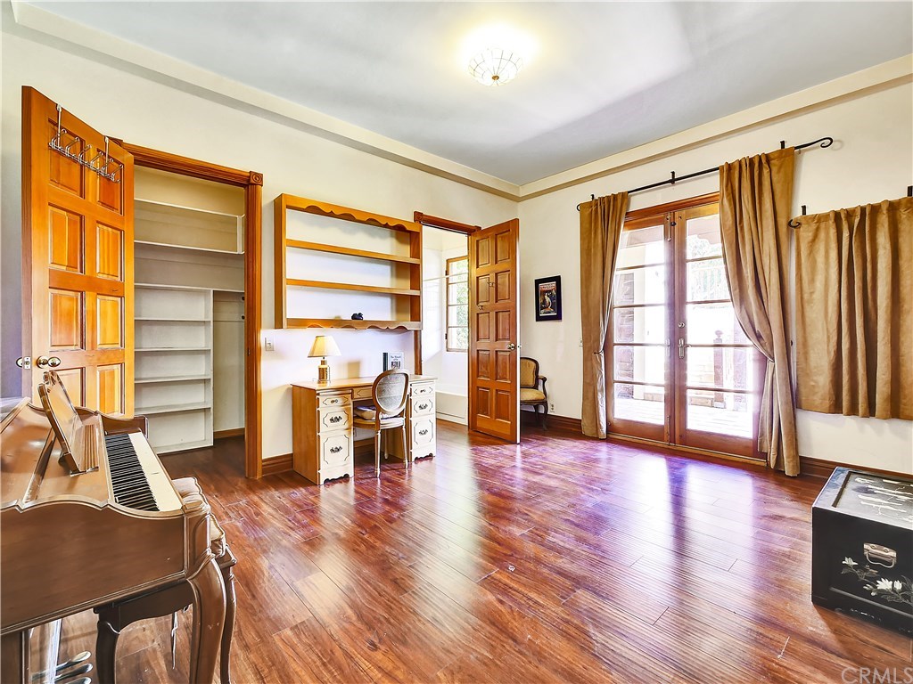 23740 Webb Road Chatsworth, CA 91311 - Photo 21 of 32 3rd bedroom with all new flooring, same high ceilings as master, full private bathroom with private access to rear deck and back yard.