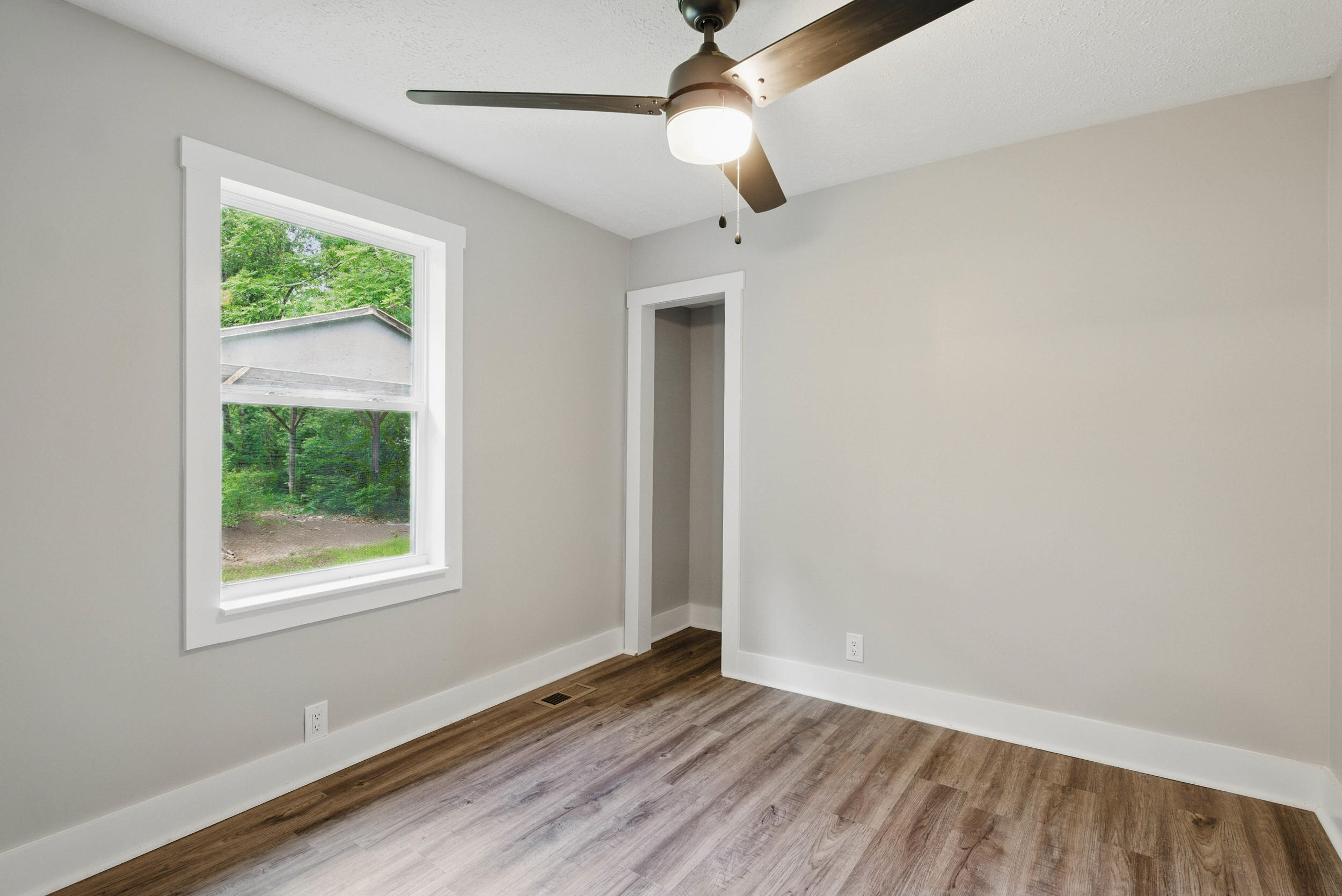 8427 Springfield Road Soddy Daisy, TN 37379 - Photo 14 of 30 13_8427 springfield rd-13
