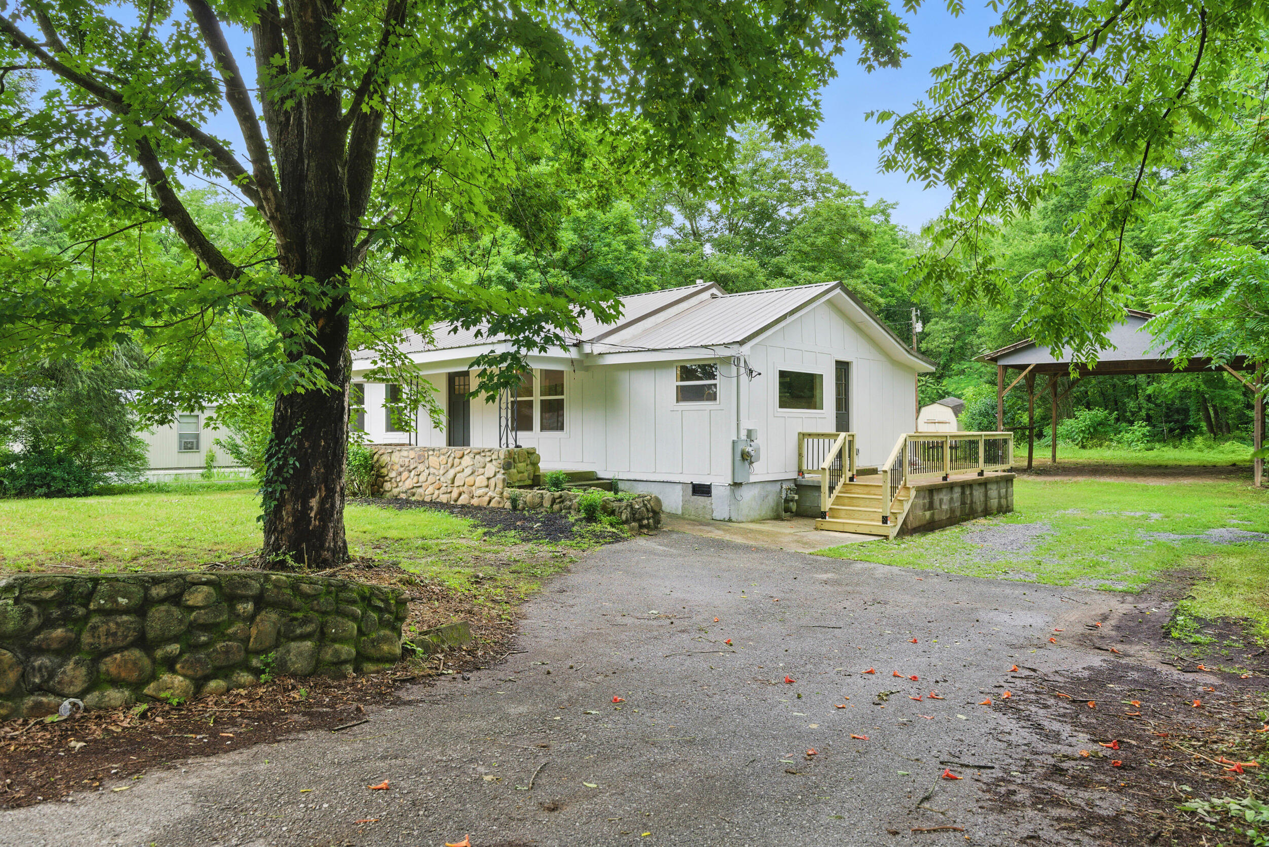 8427 Springfield Road Soddy Daisy, TN 37379 - Photo 2 of 30 2_8427 springfield rd-2