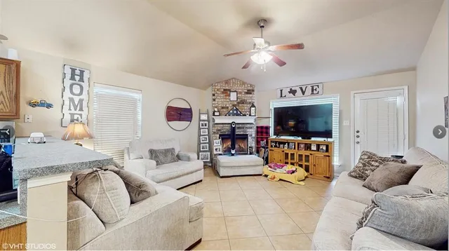 $2,550 | 628 Bent Oak Drive, Fort Worth, TX 76131