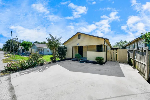 $1,300 | 3804 Lila Street, Houston, TX 77026