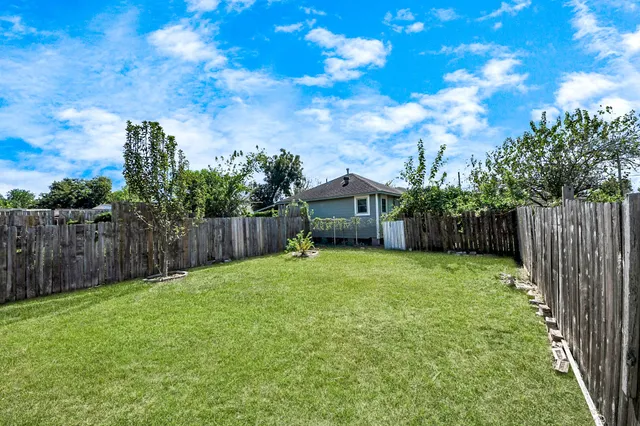 $1,300 | 3804 Lila Street, Houston, TX 77026