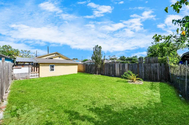 $1,300 | 3804 Lila Street, Houston, TX 77026