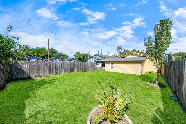 $1,300 | 3804 Lila Street, Houston, TX 77026