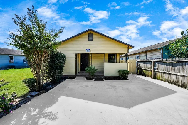 $1,300 | 3804 Lila Street, Houston, TX 77026