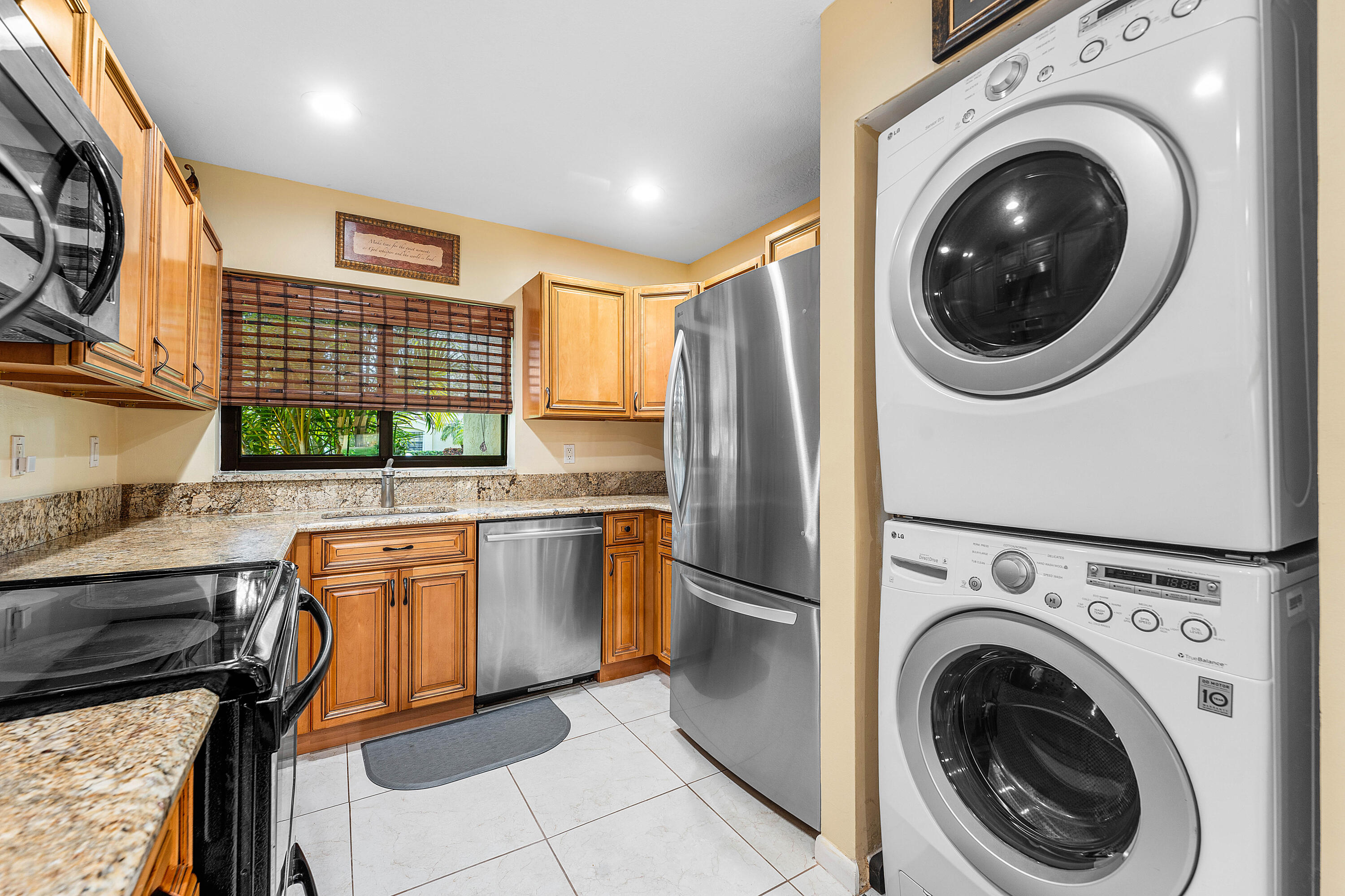 6846 Bridlewood Court Boca Raton, FL 33433 - Photo 5 of 38 Super Bright